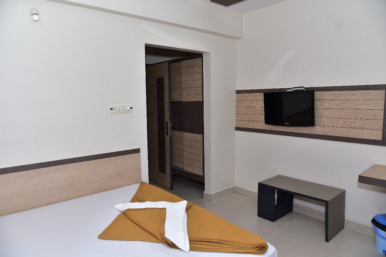 Iroomz Dwaraka Residency Bellary Exterior photo