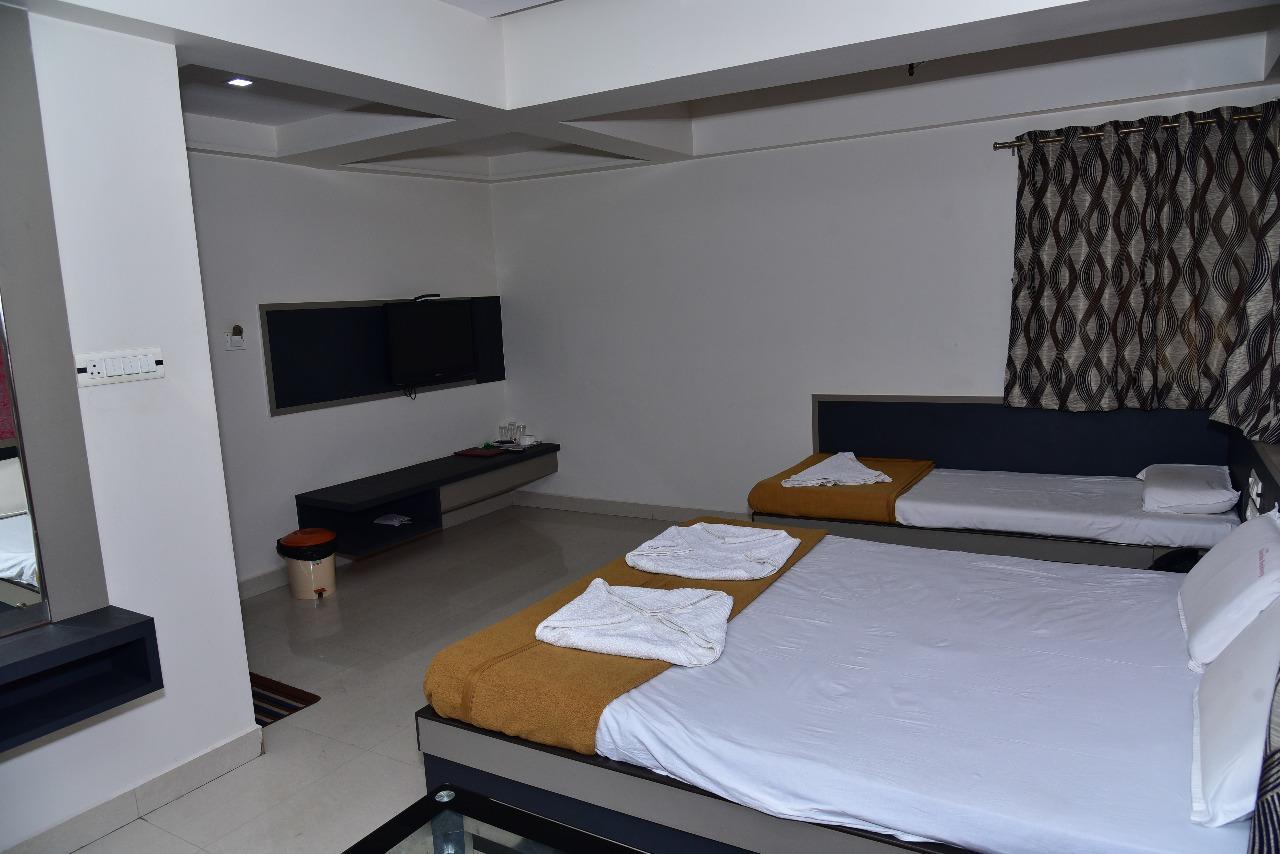 Iroomz Dwaraka Residency Bellary Exterior photo