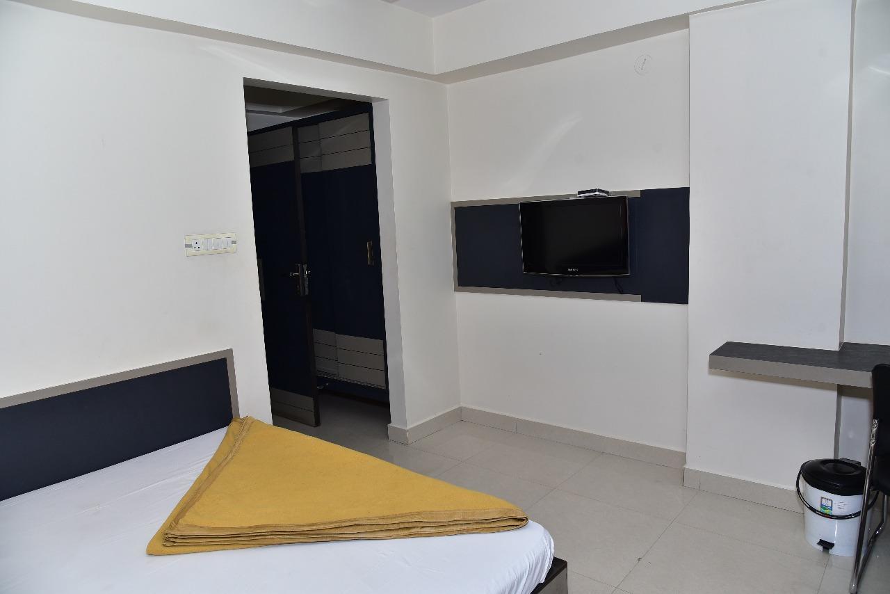 Iroomz Dwaraka Residency Bellary Exterior photo